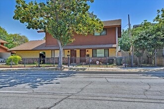 2390 Corson St in Pasadena, CA - Building Photo - Building Photo