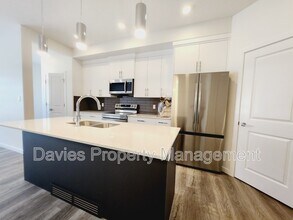 472 Edgemont Dr in Edmonton, AB - Building Photo - Building Photo