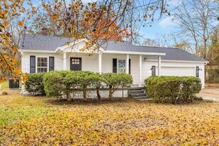 1531 Wilson Rd in Rossville, GA - Building Photo