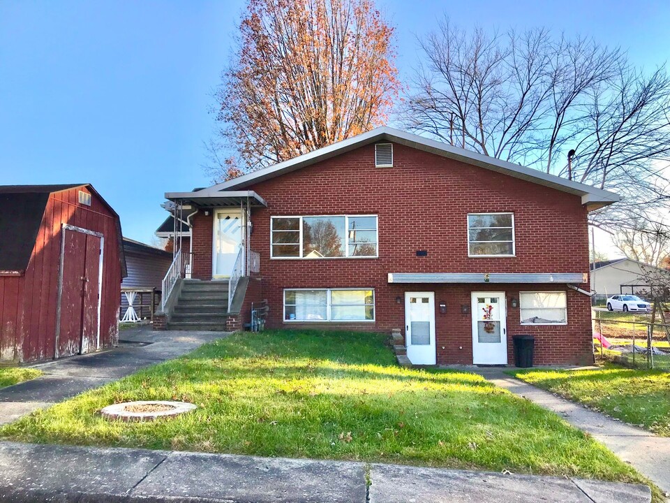 2204 6th Ave in Parkersburg, WV - Building Photo