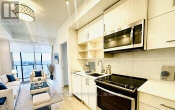 128 Fairview Mall Dr in Toronto, ON - Building Photo - Building Photo