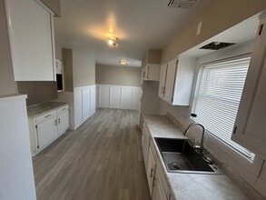 2132 McCartney Rd in Youngstown, OH - Building Photo - Building Photo