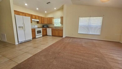 5549 W Oak Park Blvd in Homosassa, FL - Building Photo - Building Photo