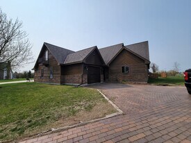 3325 Cumming Ave in Superior, WI - Building Photo