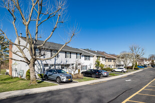 The Manors in Jericho, NY - Building Photo