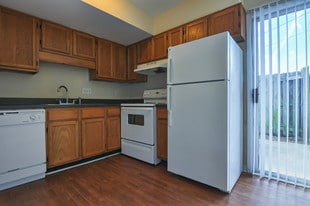 Lexington Commons in Greensboro, NC - Building Photo