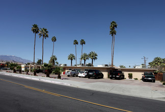 Palm Plaza Apartments in Palm Desert, CA - Building Photo - Building Photo