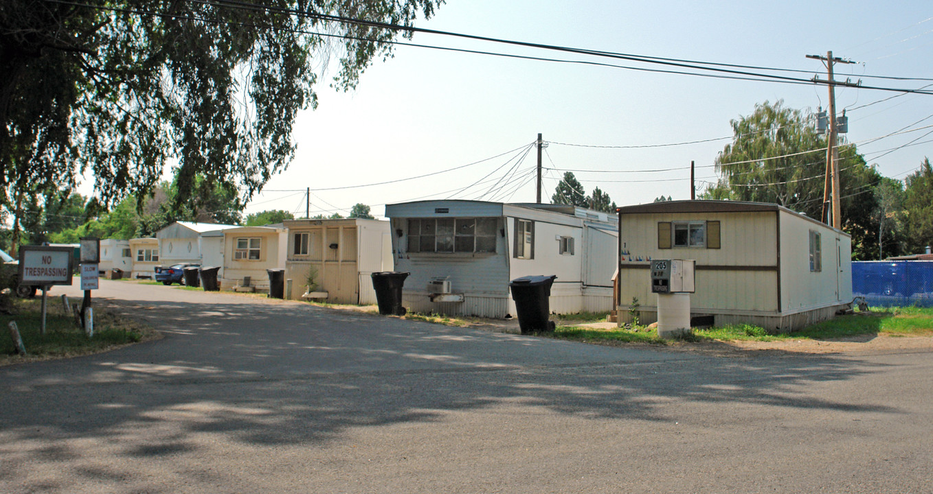 201 W 38th St in Garden City, ID - Building Photo