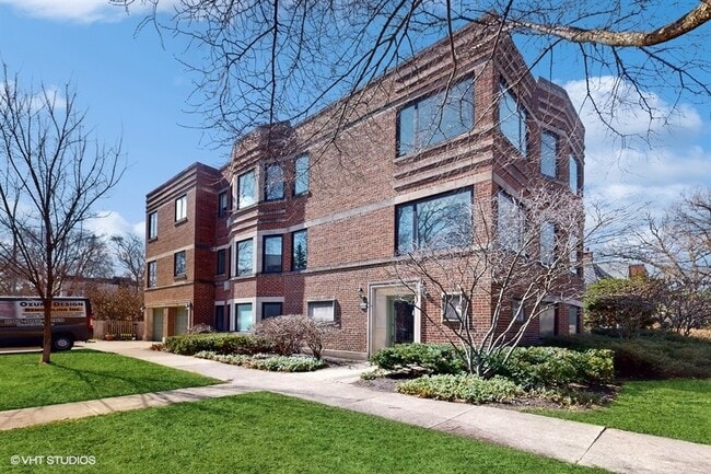 330 Barton Ave in Evanston, IL - Building Photo - Building Photo