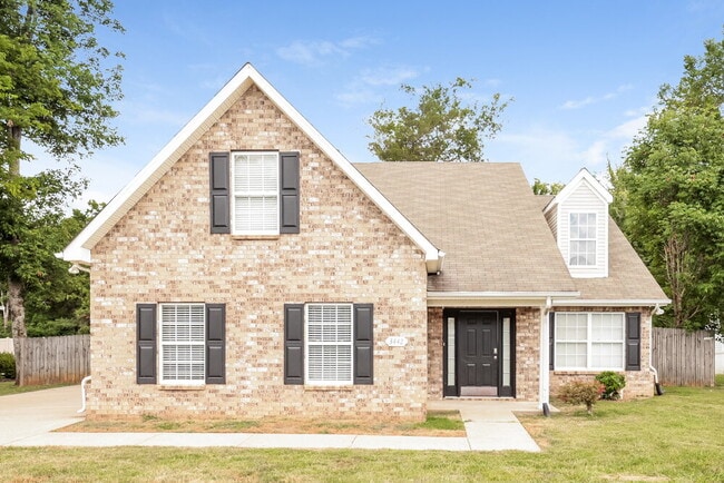 3442 Leslie Ln