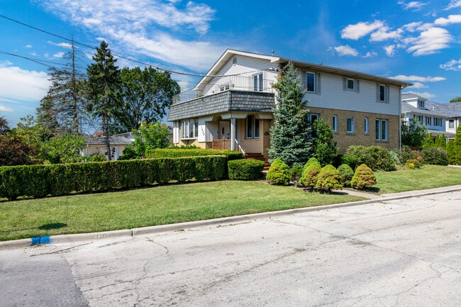 1420 Oakton St in Park Ridge, IL - Building Photo - Building Photo