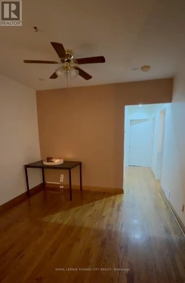 30 Duncanwoods Dr in Toronto, ON - Building Photo - Building Photo