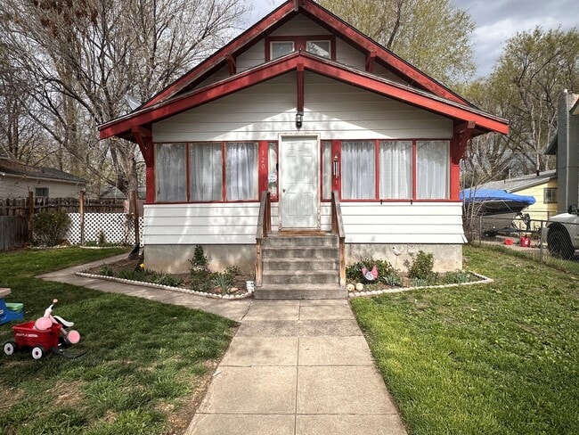 property at 320 S 4th E St