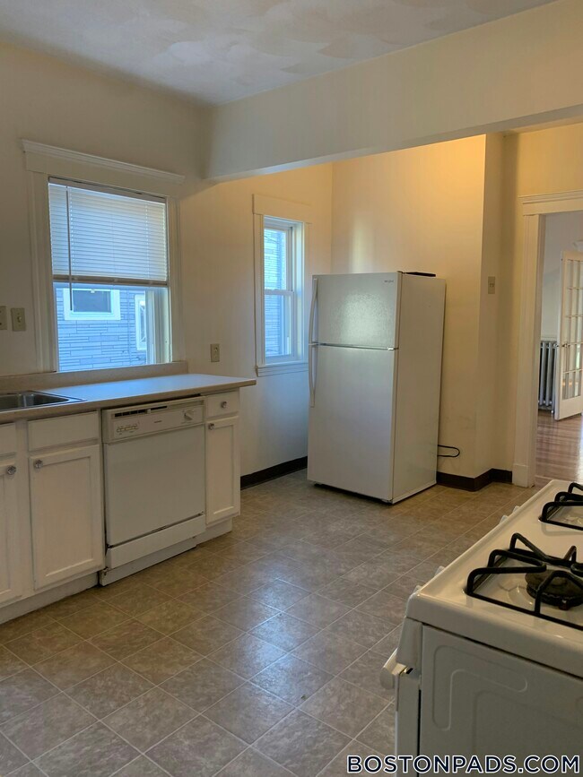 10 Pinkham Rd in Medford, MA - Building Photo - Building Photo