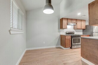 2414 Burleson Ct in Austin, TX - Building Photo - Building Photo