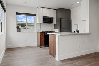 701 N Hill Pl in Los Angeles, CA - Building Photo - Building Photo
