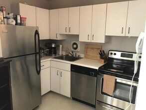 111 W Maple St in Chicago, IL - Building Photo - Building Photo