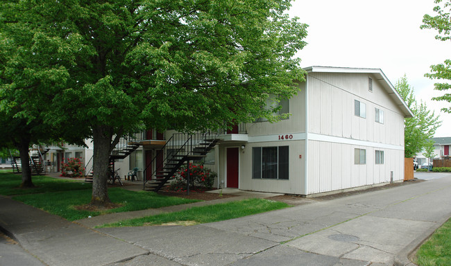 Amber Court in Corvallis, OR - Foto de edificio - Building Photo