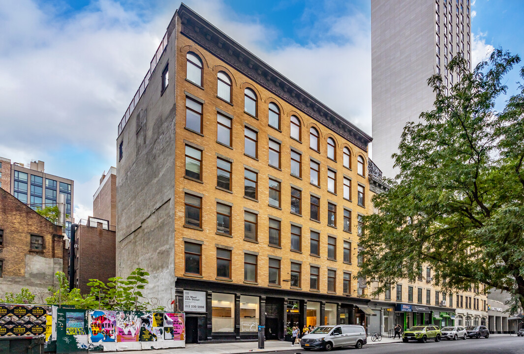 124 W 24th St in New York, NY - Building Photo