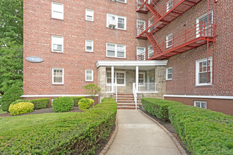 Hudson Ridge Apartments in North Bergen, NJ - Building Photo - Building Photo