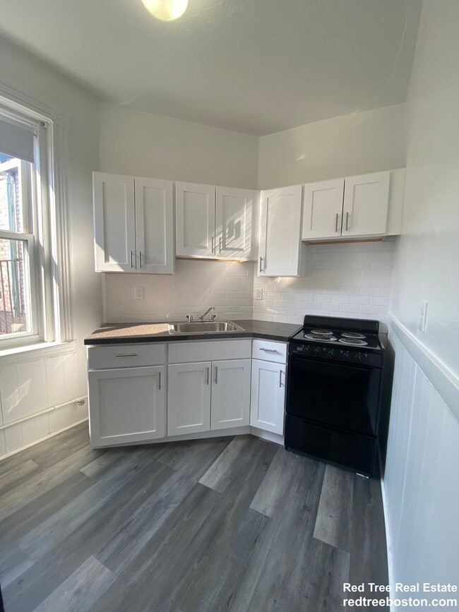 5 Walbridge St, Unit 24 in Boston, MA - Foto de edificio - Building Photo