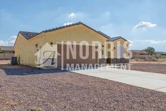12577 W Xavier Dr in Arizona City, AZ - Building Photo - Building Photo