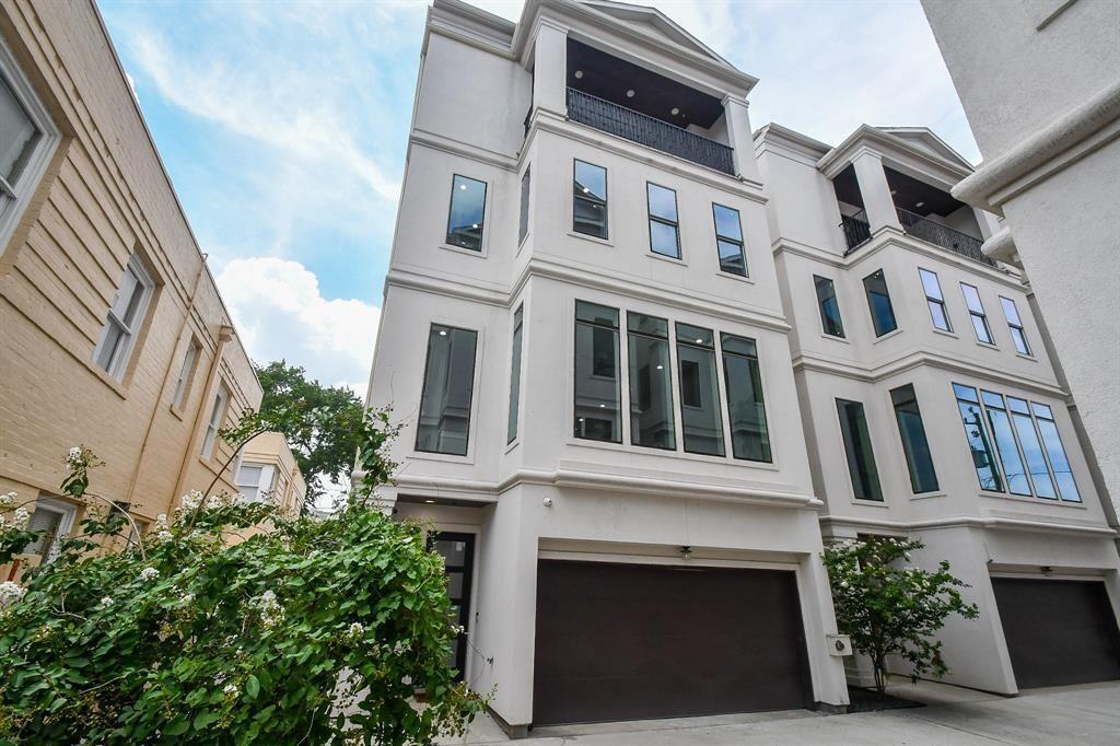 Oakdale Townhome in Houston, TX - Building Photo