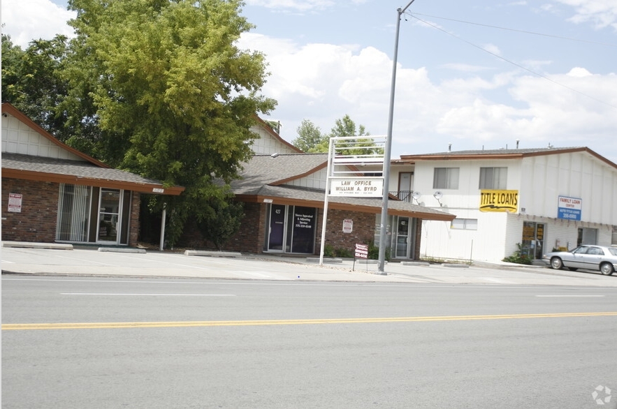 437 Pyramid Way in Sparks, NV - Building Photo