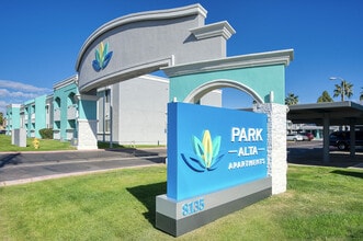 Park Alta in Phoenix, AZ - Building Photo - Building Photo