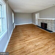 1643 Pennington Rd in Ewing Township, NJ - Foto de edificio - Building Photo