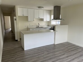 2428 Michigan Ave in Los Angeles, CA - Building Photo - Building Photo