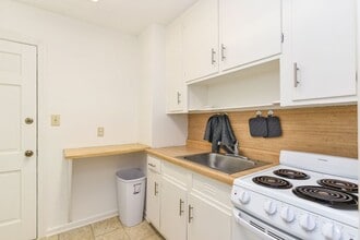 1700 Roslyn Dr in Burlington, NC - Building Photo - Building Photo