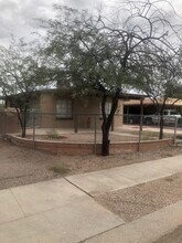 1532 N El Rio Dr in Tucson, AZ - Building Photo - Building Photo