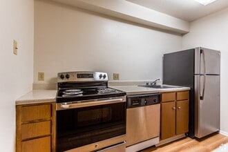 Cleary Pointe Apartments in Metairie, LA - Building Photo - Building Photo