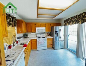 8489 Camino Vista Way in Elk Grove, CA - Building Photo - Building Photo