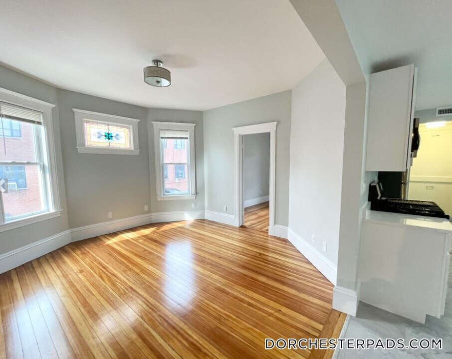 159 Boston St in Boston, MA - Building Photo