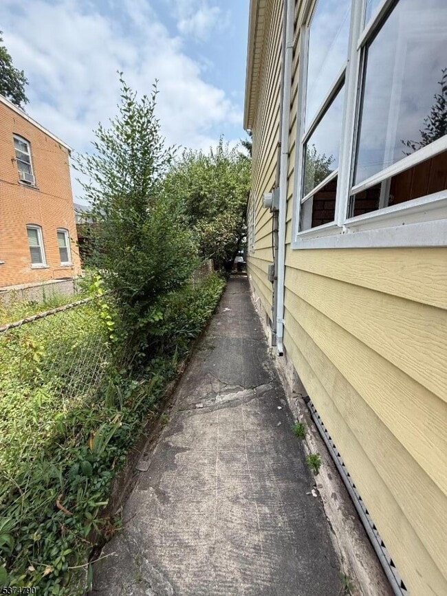 25 Harrison Pl in Clifton, NJ - Building Photo - Building Photo