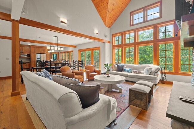 12 Yellow Birch Cir in Lincoln, NH - Building Photo - Building Photo
