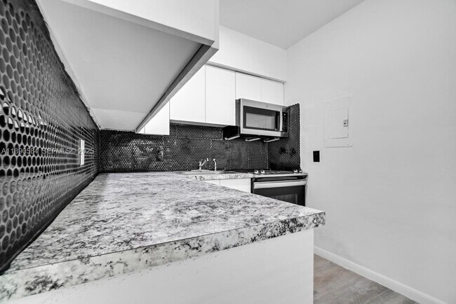 56 NW 62nd St in Miami, FL - Foto de edificio - Building Photo