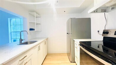 7200 E Bank Dr in Tampa, FL - Building Photo - Building Photo