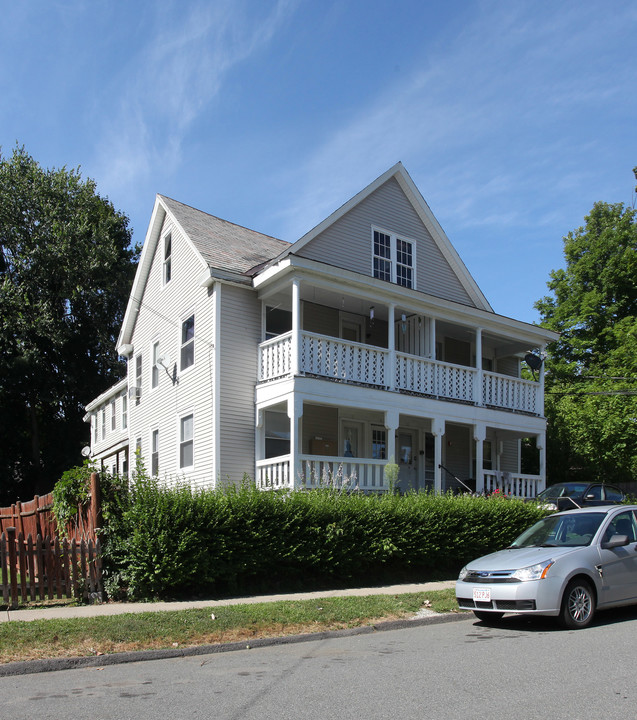 25 Devens St in Greenfield, MA - Foto de edificio