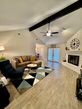 550 Westoak in Universal City, TX - Foto de edificio - Building Photo