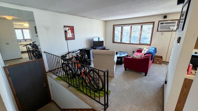 1033 21st Ave SE in Minneapolis, MN - Building Photo - Building Photo