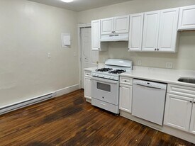 100 River St, Unit 2 in Cambridge, MA - Building Photo