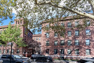 1975 83rd St in Brooklyn, NY - Foto de edificio - Building Photo