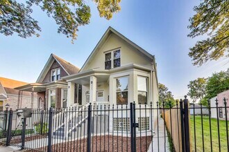 3425 W Carroll Ave in Chicago, IL - Building Photo - Building Photo