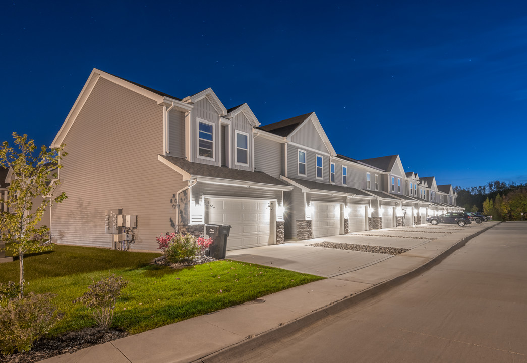 Twin Gates Townhomes in Ankeny, IA - Building Photo