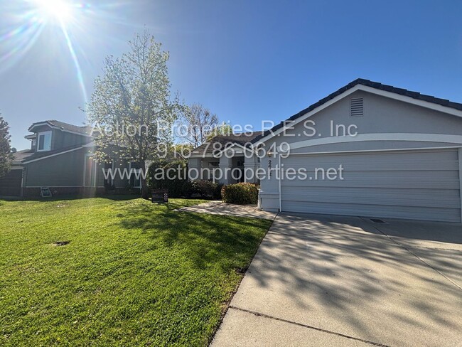 2432 Stefanie Dr in Rocklin, CA - Building Photo - Building Photo
