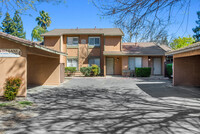 Parkside Villas in Modesto, CA - Foto de edificio - Building Photo