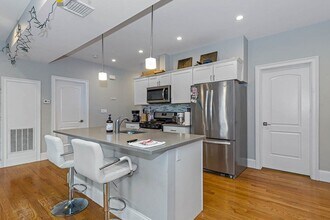 195 E Cottage St, Unit 2 in Boston, MA - Building Photo - Building Photo
